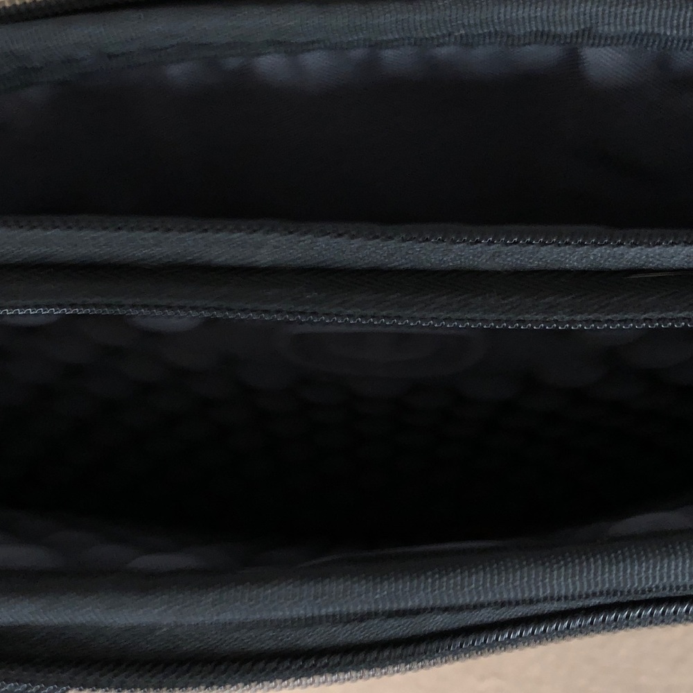 Wenger Swiss Army Legacy Notebook Laptop Sleeve - Picture 4 of 4